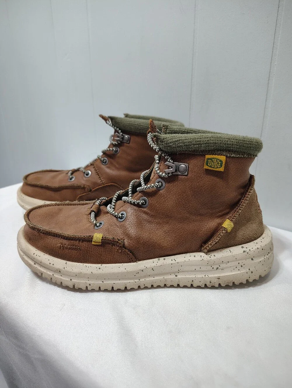 HEYDUDE Bradley Youth Leather Chukka Boots Size 4Y Brown Tan